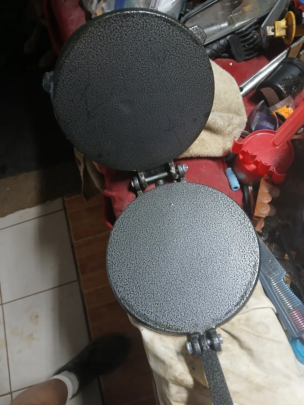 cast iron tortilla press 7